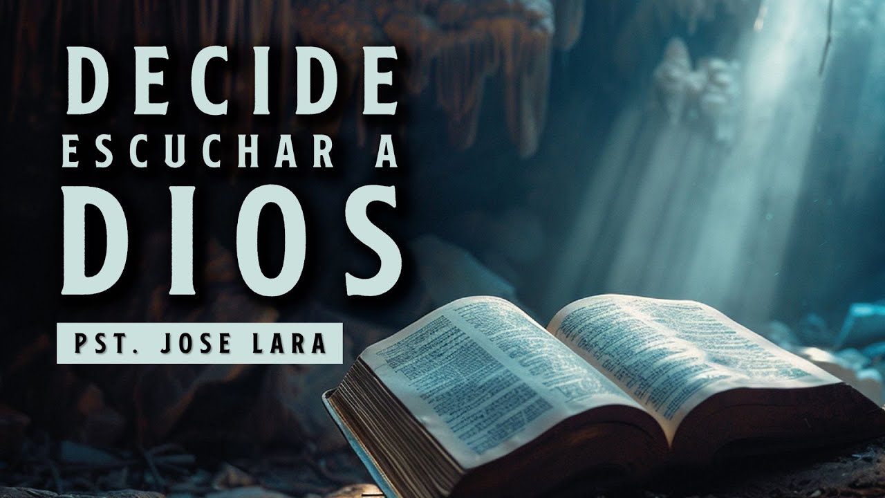 una biblia abierta con un destello de luz sobre esta